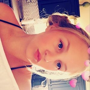 Meet your Posher, Alexis